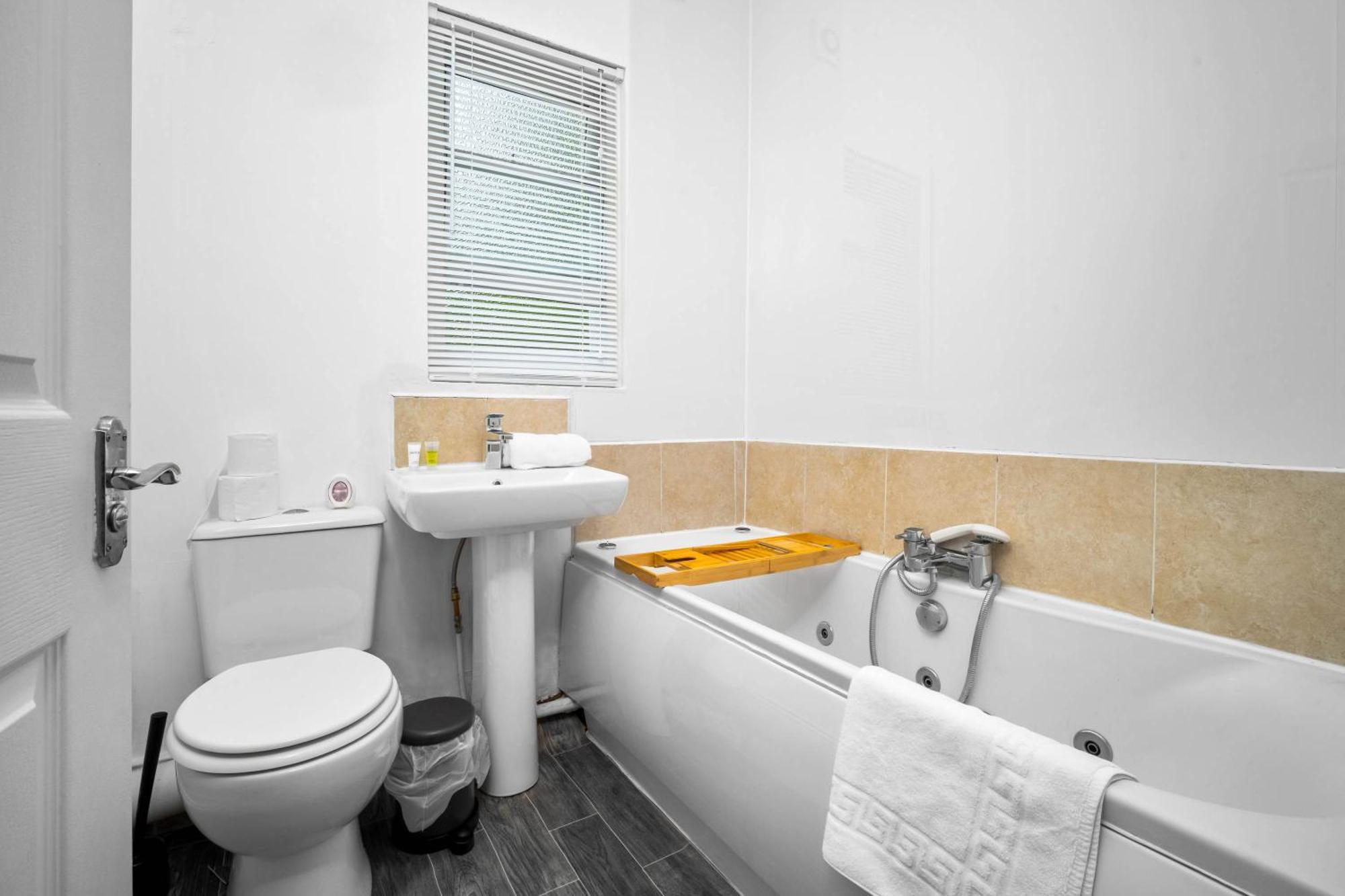 Luxury Apartment - Fast Wifi - Wolverhampton 9Apc エクステリア 写真