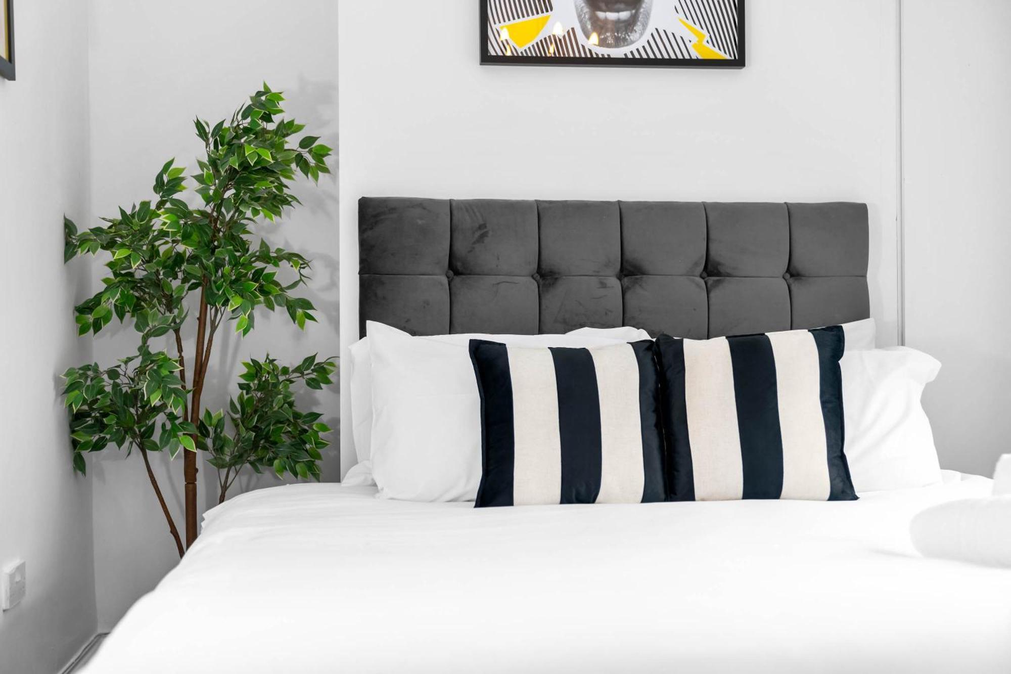 Luxury Apartment - Fast Wifi - Wolverhampton 9Apc エクステリア 写真